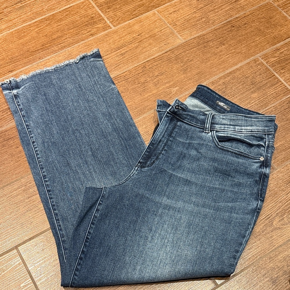 Judy Blue Women's Wide-Leg Jeans in Medium Dark Blue Wash